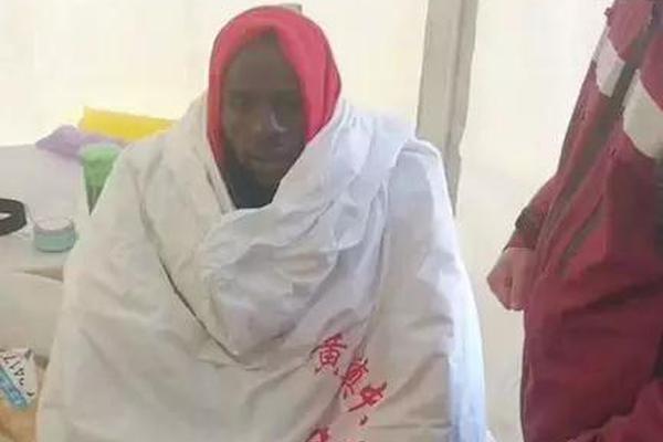 西女足赛后大巴区庆祝引争议！莱曼：这事在男足身上发生难以想象